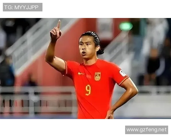 足球明星意外客串守门员展现惊人扑救技艺引发球迷热议