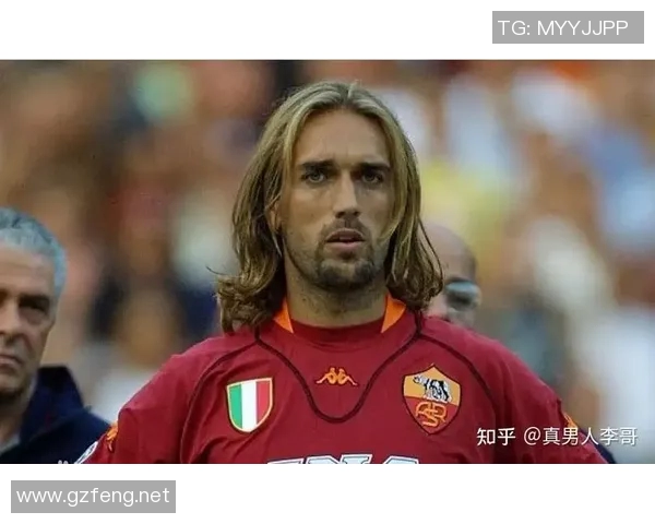 揭秘足球界的秃顶明星是谁他在场上的表现如何