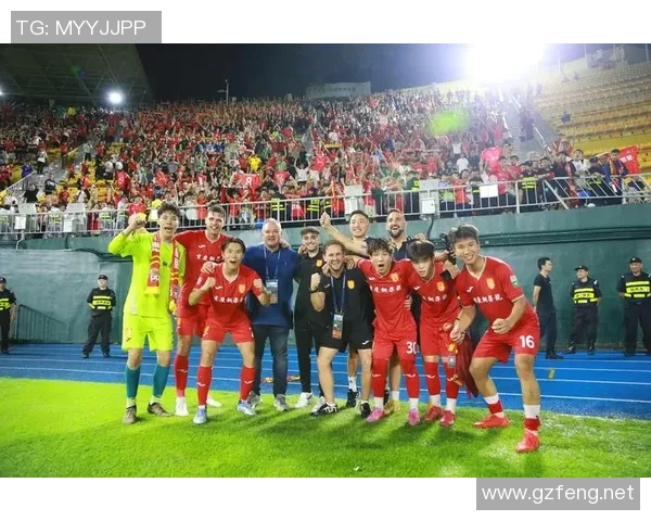 足球历史百位明星球员的辉煌成就与传奇故事全解析